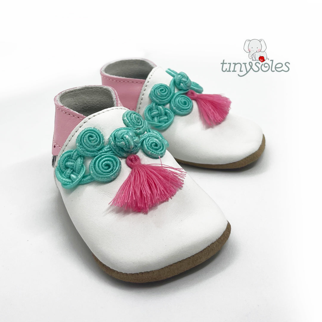 XS / White;  L / White